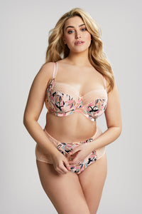 all figure: sculptresse