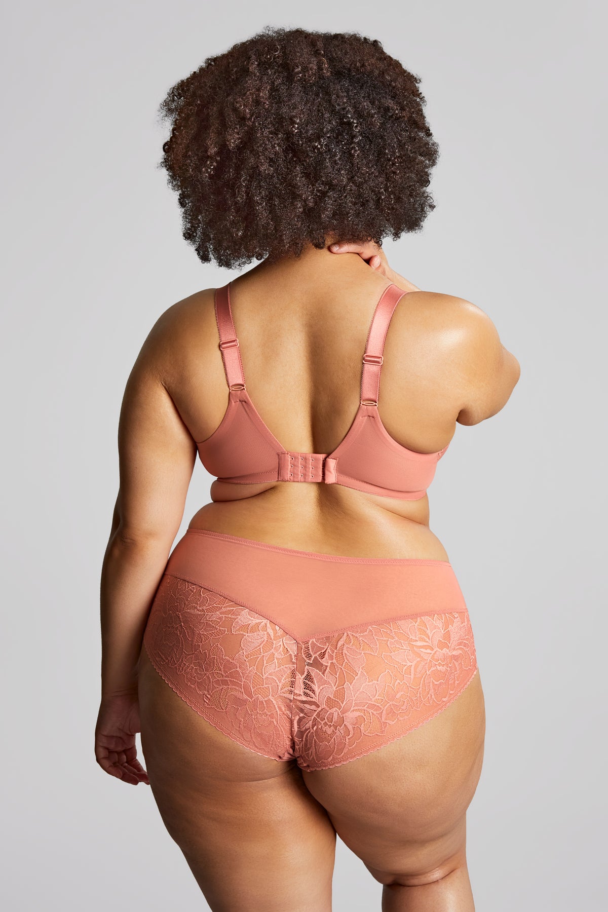 all figure: sculptresse