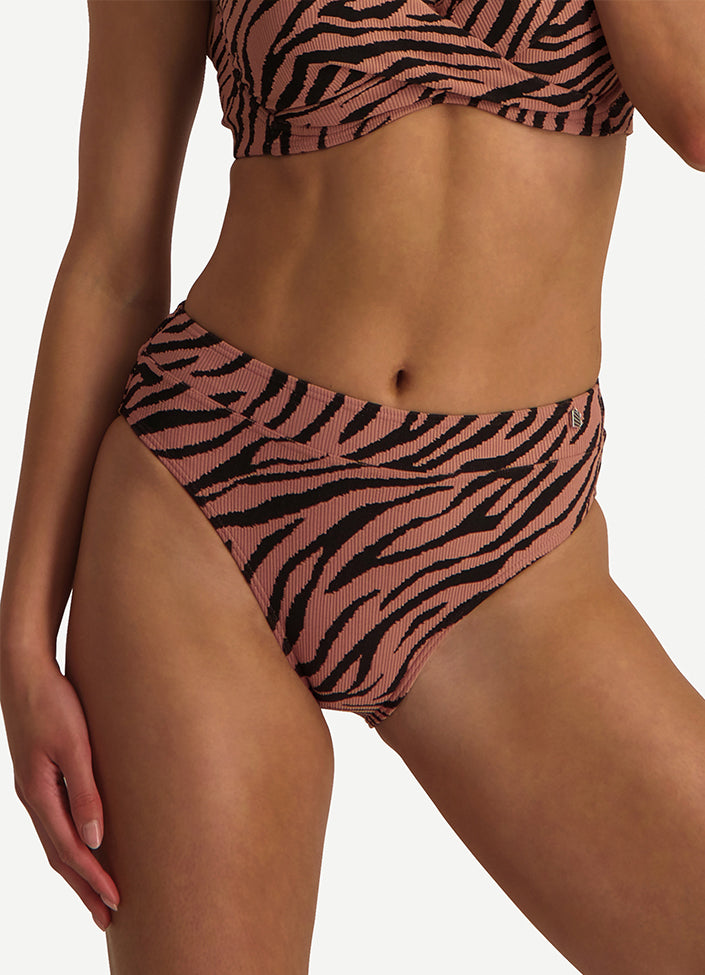 Leopard Print High Waisted Sports Bra and Shorts Set – Mystique-Online
